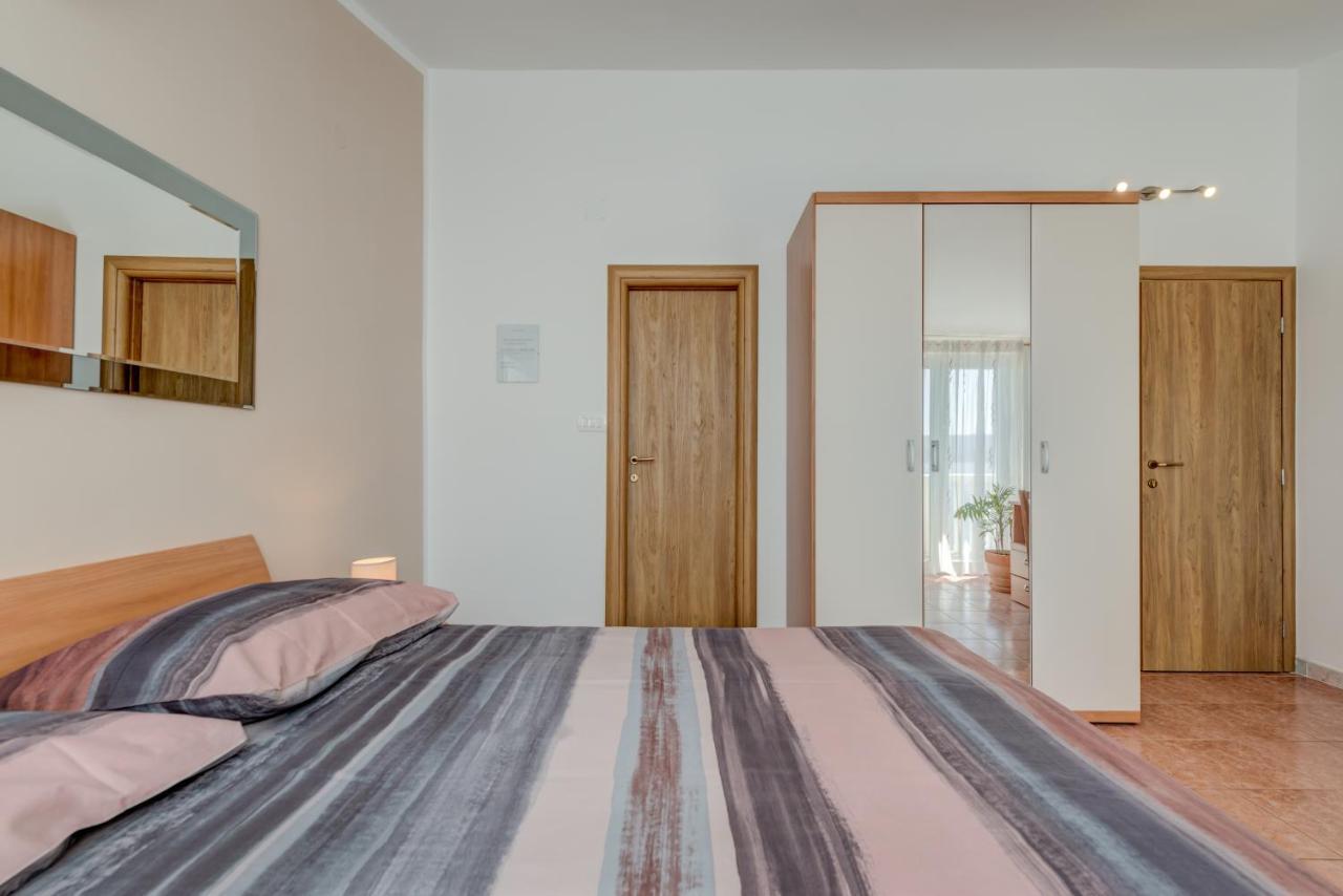 Ferienwohnung Natalie Omiš Exterior foto