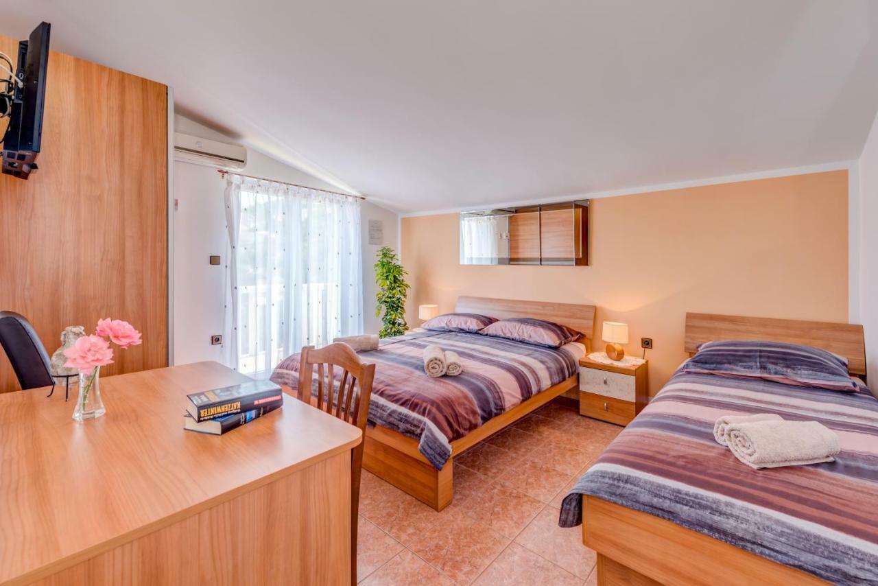 Ferienwohnung Natalie Omiš Exterior foto